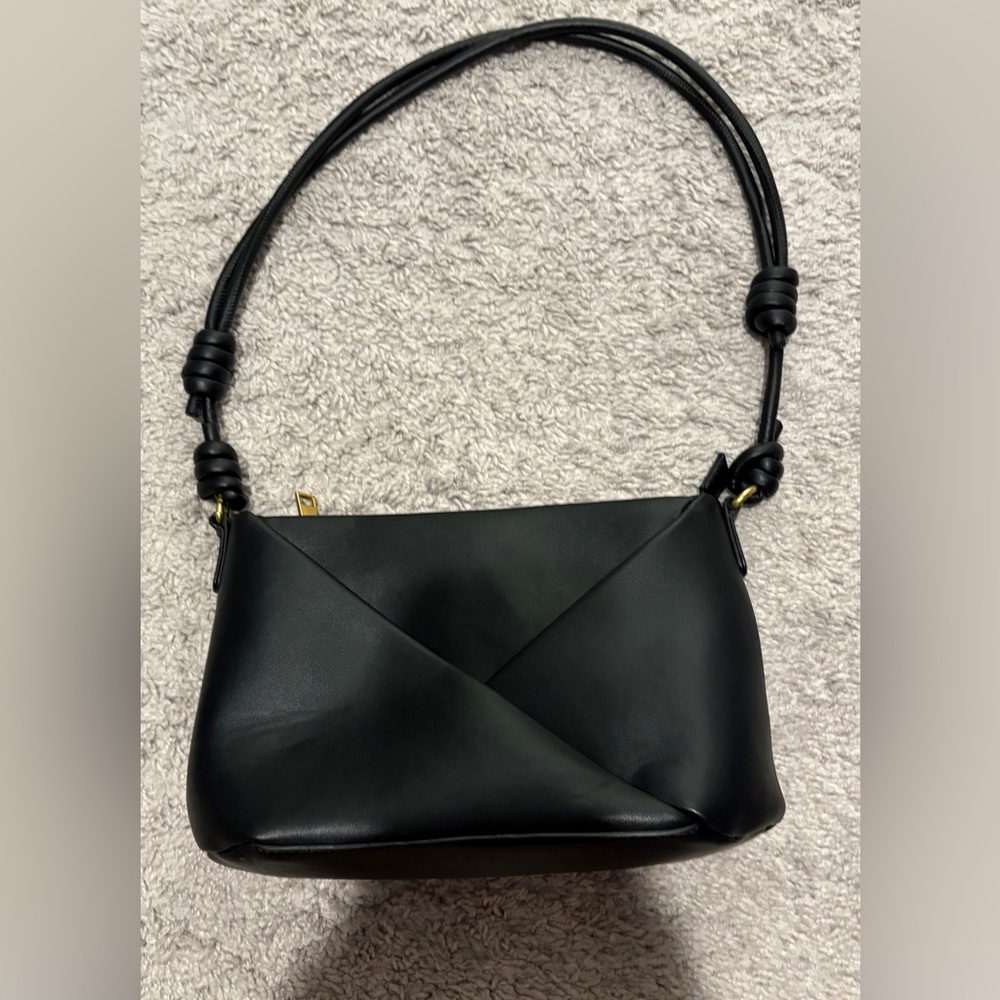 Antik Kraft Black Shoulder Bag with Geometric Design
